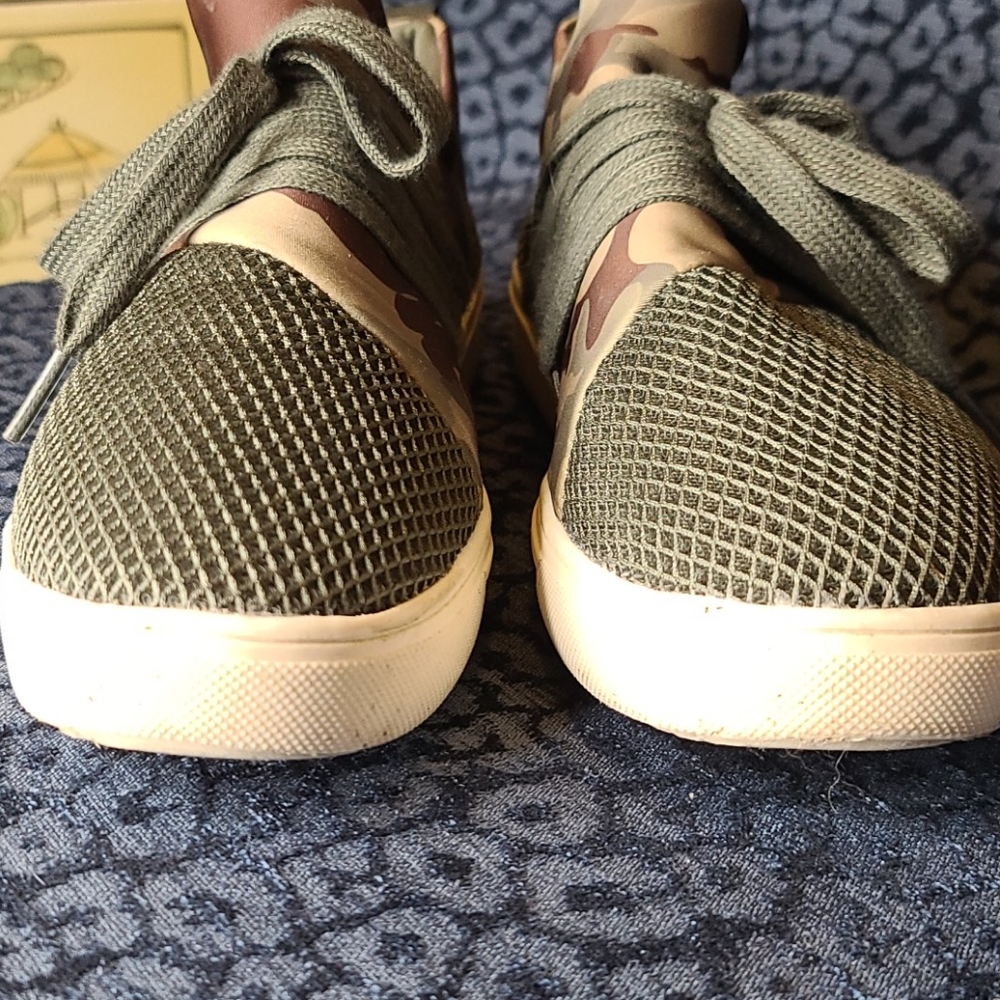 Women's Camo Slip On Sneakers Memory Foam 8 - Picture 2 of 5